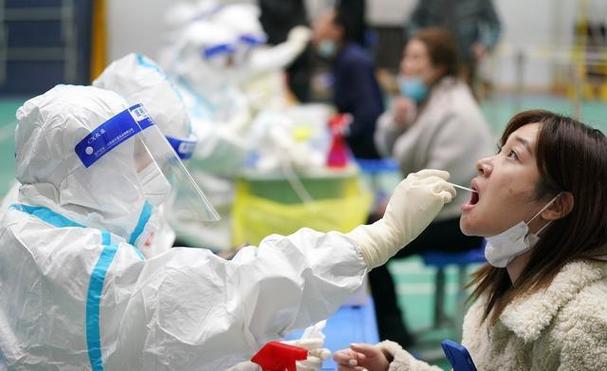 疫情下张核子借核酸检测牟利致公共信任危机，违规频发