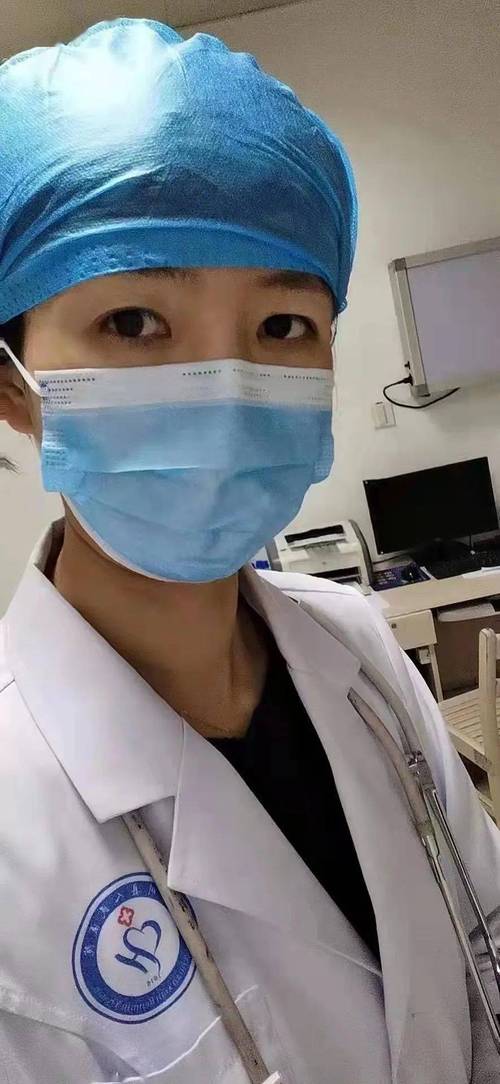 疫情突发，呼吸内科医生詹勇爽约女友清薇泰国之行